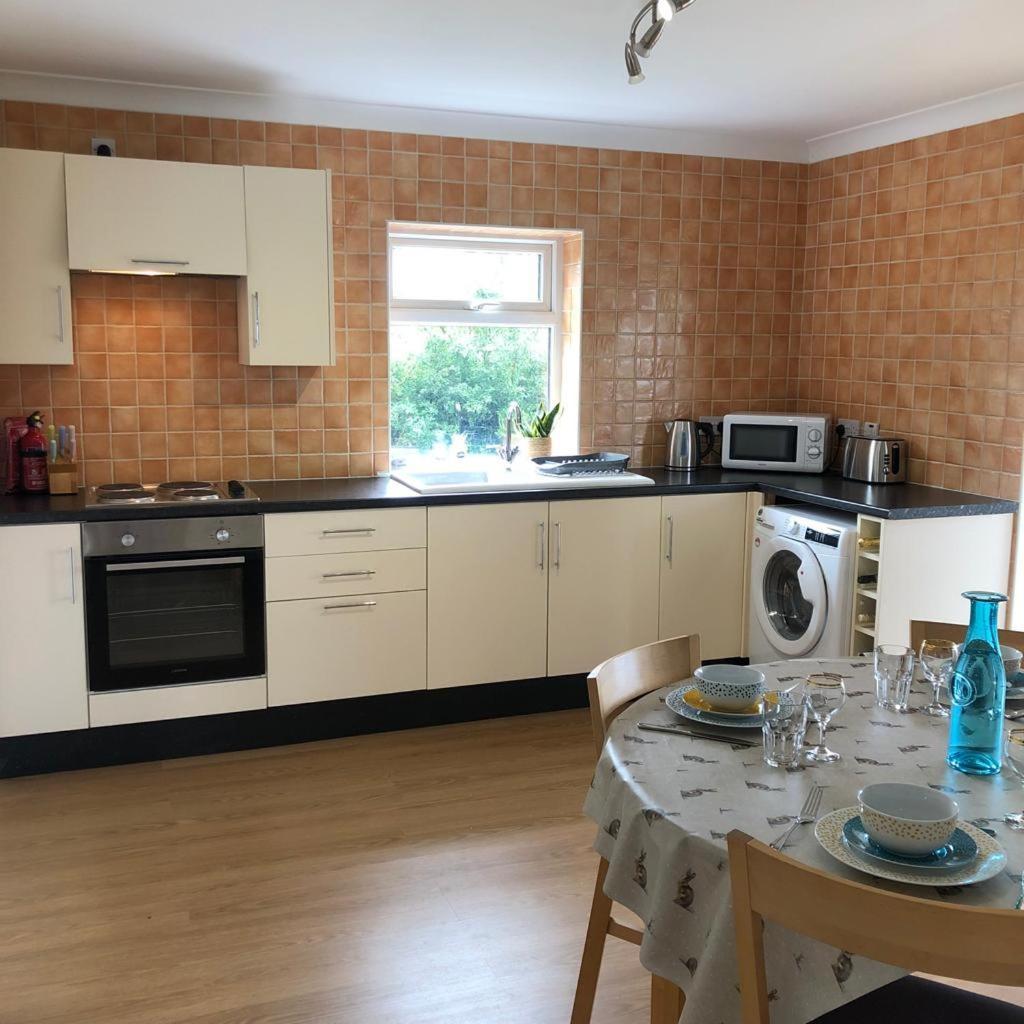 The Annexe - Spacious 2 Bedroom Detached Cottage كارديغين المظهر الخارجي الصورة